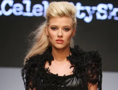 Survivor Πανόραμα: Έξω φρενών η Λάουρα Νάργες με καλεσμένο - «Πώς μπορείς να με κοιτάς στα μάτια;»